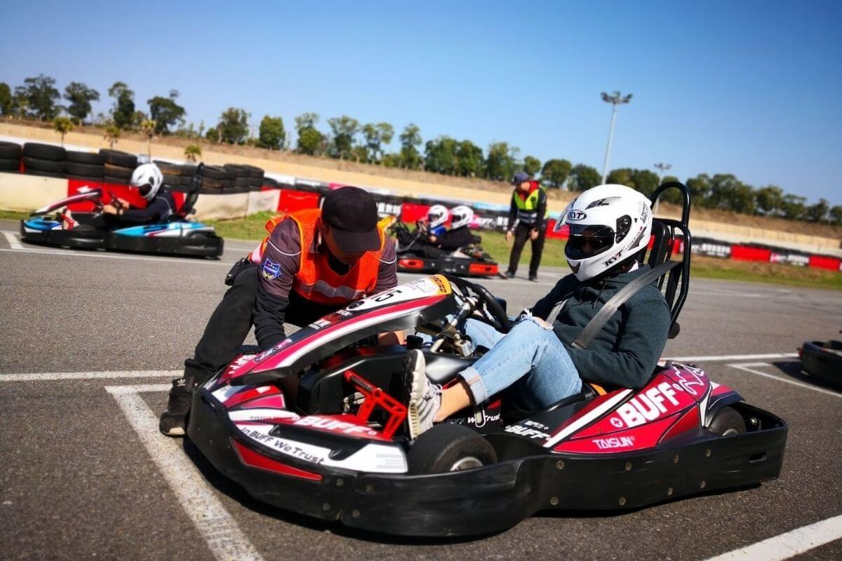 麗寶賽車場卡丁車體驗